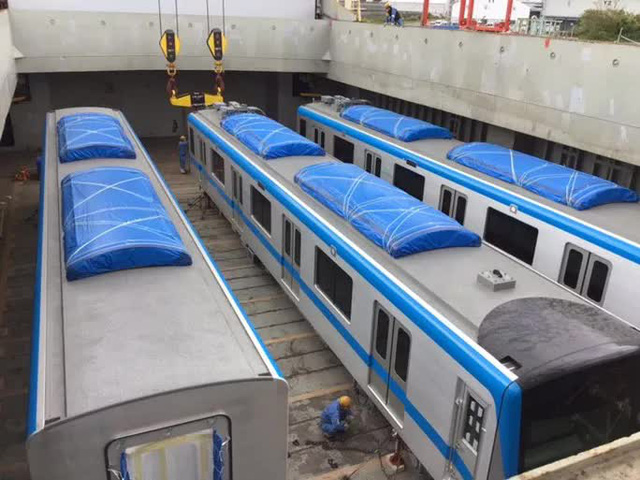 Hình ảnh đầu tiên 2 đoàn tàu metro số 1 về cảng TP HCM