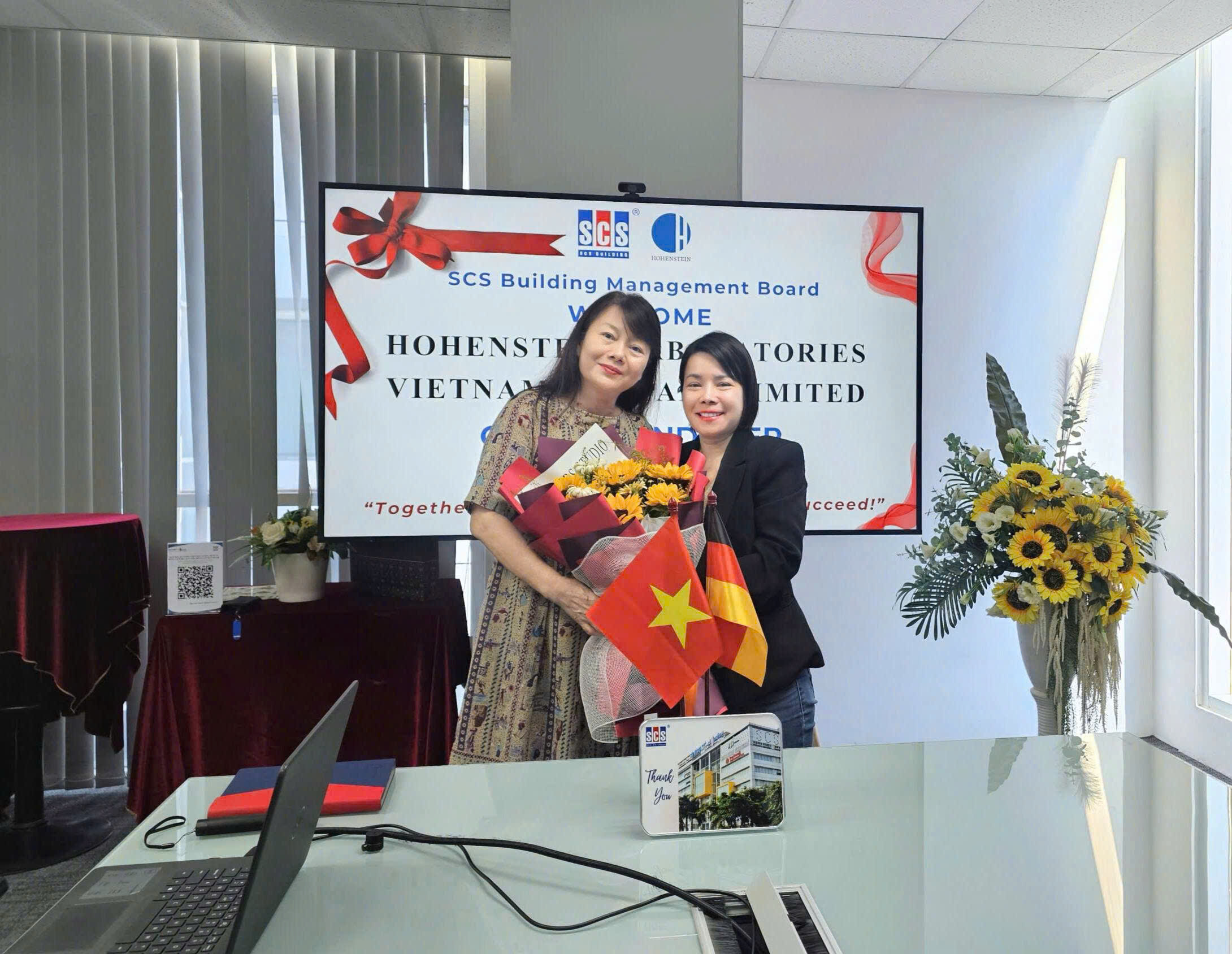 SCS CHÚC MỪNG CÔNG TY TNHH PHÒNG THỬ NGHIỆM HOHENSTEIN VIETNAM (HOH) NHẬN BÀN GIAO MẶT BẰNG MỚI TẠI TÒA NHÀ SCS