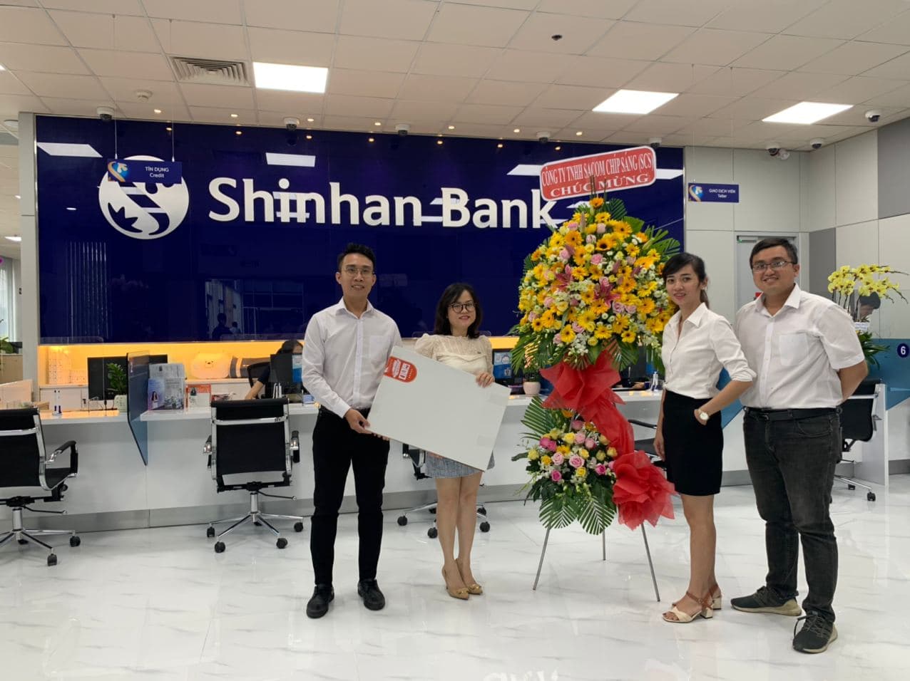 Shinhan Bank officially opens transaction office at SCS Sacom - Chip Sang Building